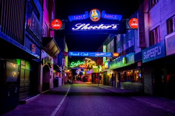 Reeperbahn e le sue luci (rosse e non)